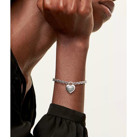Tiffany and Co. Full Heart Toggle Bracelet in Sterling Silver - Picture 9 of 9
